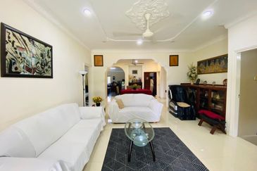 Stunning Bungalow in the Heart of the City