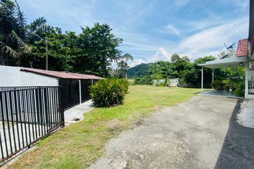 Stunning Bungalow in the Heart of the City