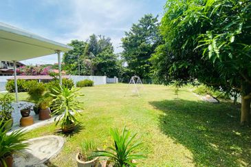 Stunning Bungalow in the Heart of the City