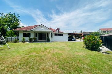 Stunning Bungalow in the Heart of the City