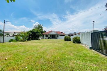 Stunning Bungalow in the Heart of the City