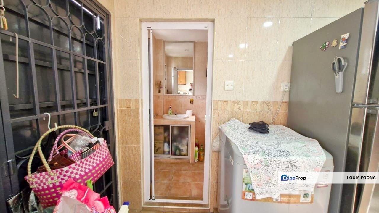 Taman Megah Kepong Double Storey Terraced End lot Freehold Unit for Sale, Kuala Lumpur, Kepong