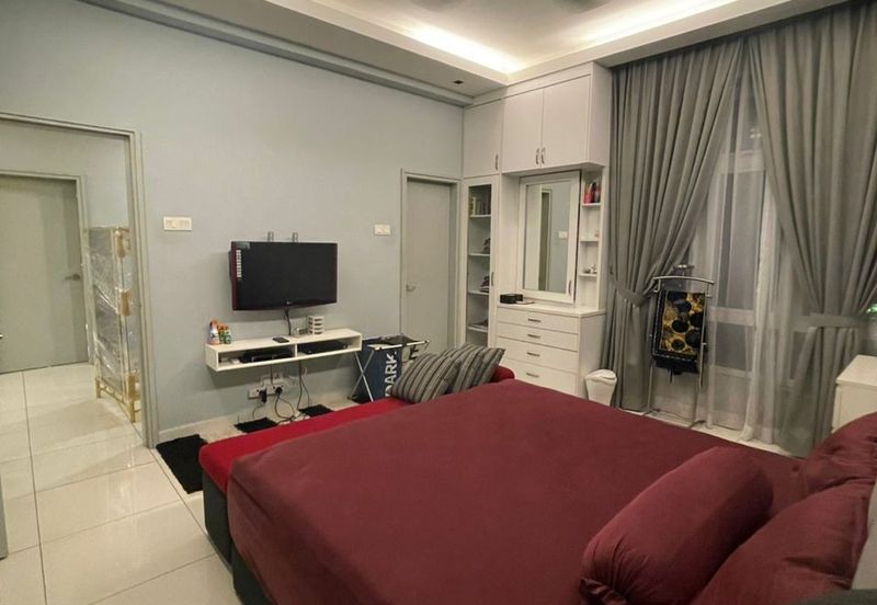 Royal Regent Sri Putramas III