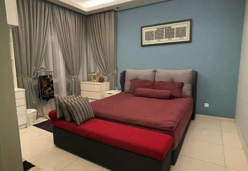 Royal Regent Sri Putramas III