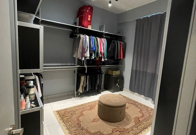 Royal Regent Sri Putramas III