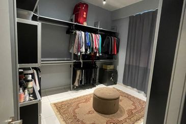 Royal Regent Sri Putramas III