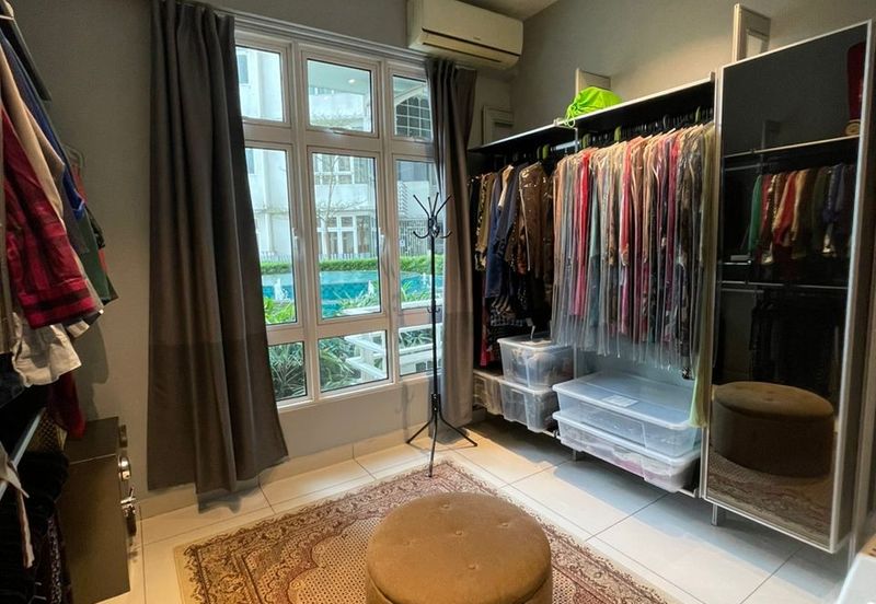 Royal Regent Sri Putramas III