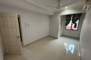 Laman Rimbunan Kepong 2.5 Storey Terraced House for Sale