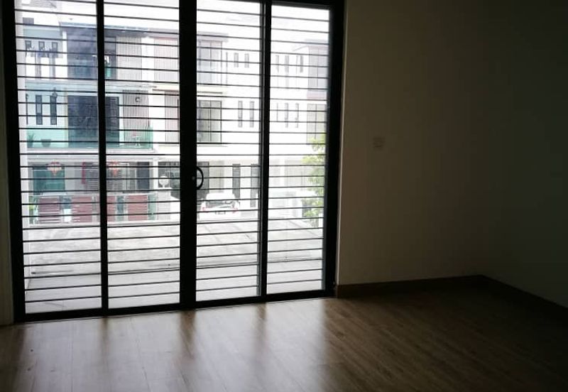 Suria Homes 3 Storey Terraced Taman Sri Segambut for Sale