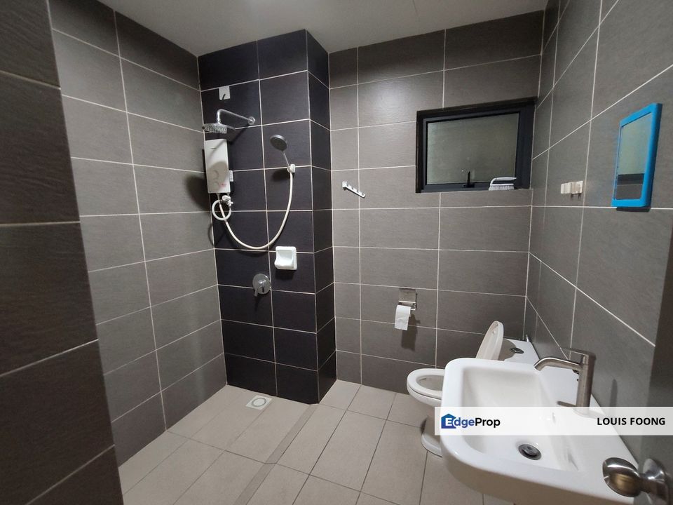 Kepong Lake Side High end Condominium The Henge below market Price for Sale, Kuala Lumpur, Kepong