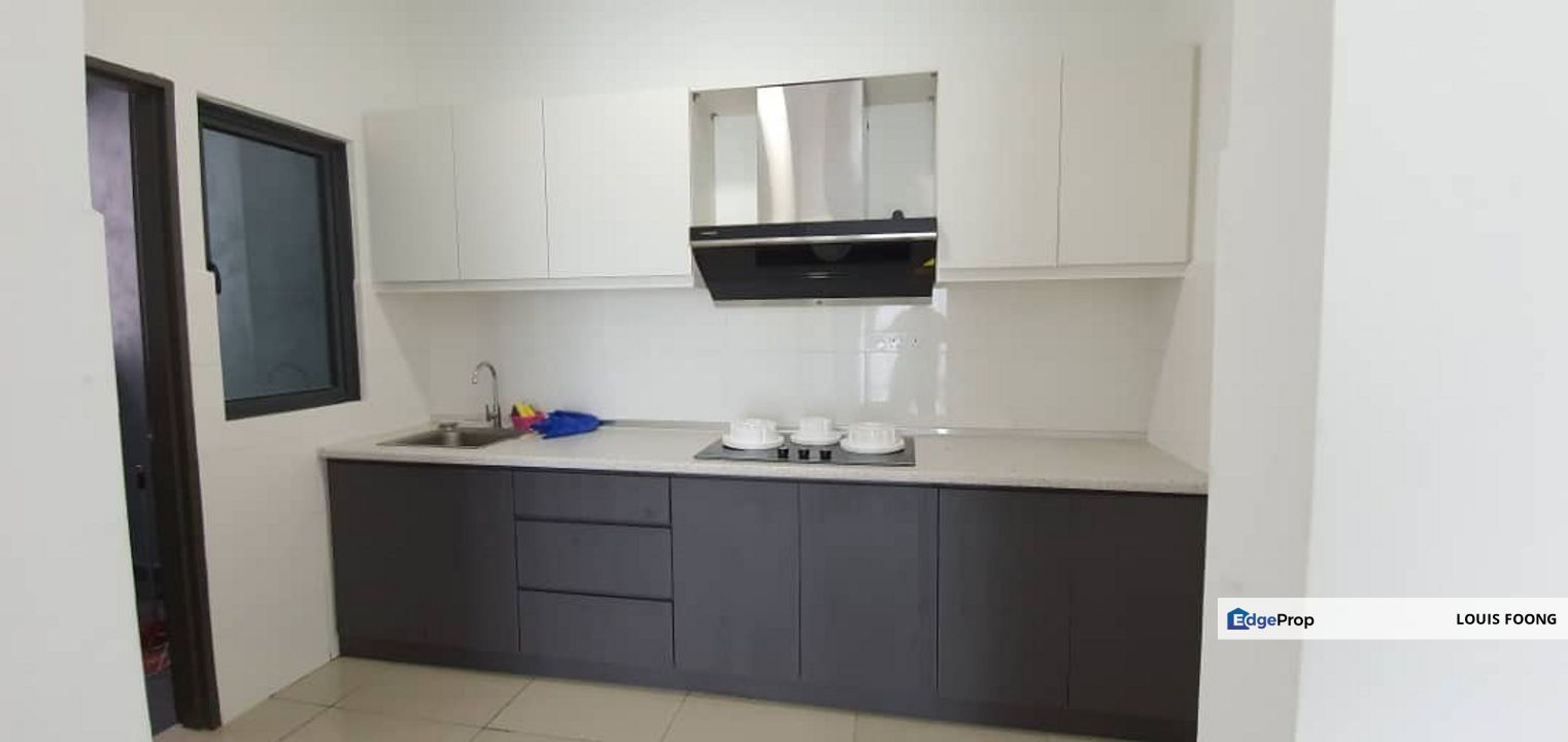 The Henge Kepong Lake Side Highend Condominium Spacious Lake View Unit for Sale, Kuala Lumpur, Kepong