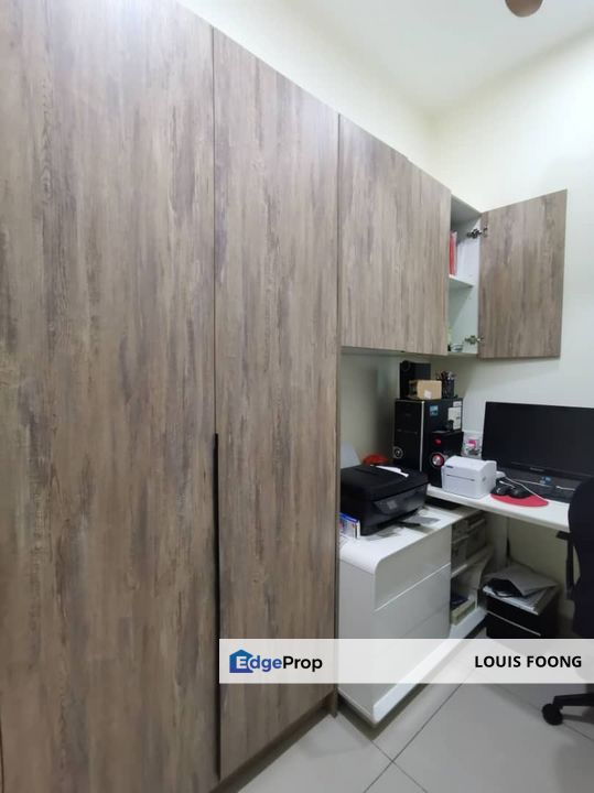 The Henge Kepong Lake Side High-end Condominium Spacious Renovated Fully Unit Below Market for Sale, Kuala Lumpur, Kepong