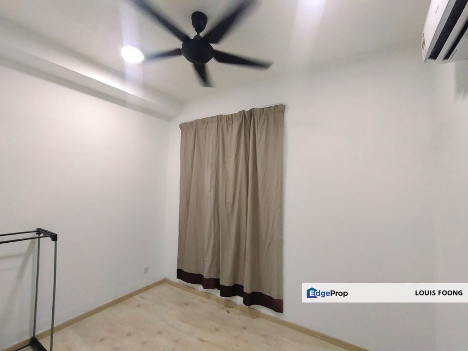 The Henge Kepong Lake Side High end Condominium Below Market for Sale, Kuala Lumpur, Kepong