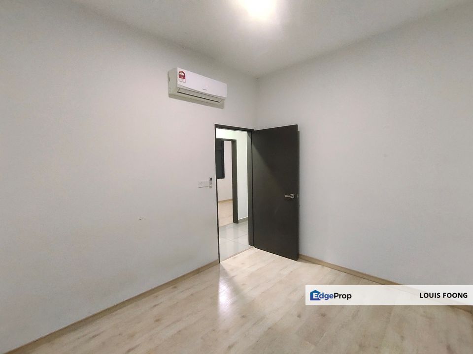 The Henge Kepong Lake Side High end Condominium Pool View Below Market for Sale, Kuala Lumpur, Kepong