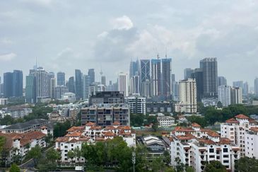 Residensi R8 Ampang Hilir Kuala Lumpur Luxury Condominium Fully Furnished Unit for Sale