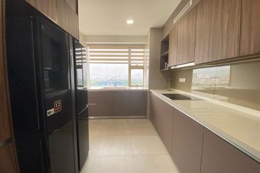 Residensi R8 Ampang Hilir Kuala Lumpur Luxury Condominium Fully Furnished Unit for Sale