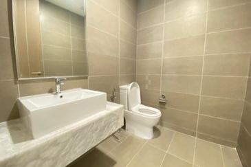 Residensi R8 Ampang Hilir Kuala Lumpur Luxury Condominium Fully Furnished Unit for Sale