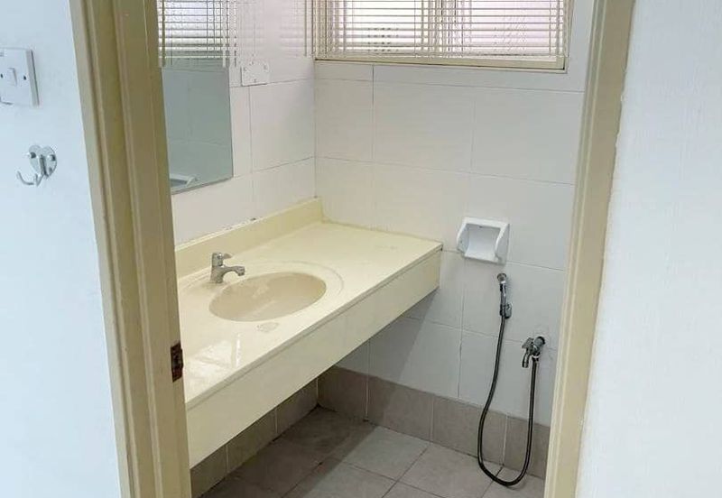 Laman Rimbunan Kepong 2.5 Storey Terraced House for Sale