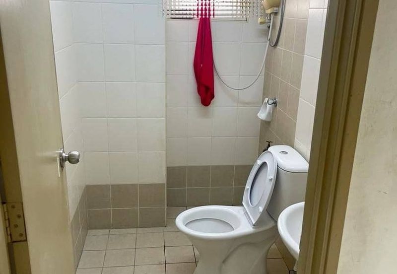 Laman Rimbunan Kepong 2.5 Storey Terraced House for Sale