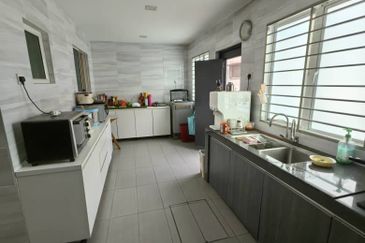 Saujana Damansara 2 Storey Terraced Landed House Renovated Unit for Sale
