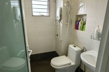 Saujana Damansara 2 Storey Terraced Landed House Renovated Unit for Sale