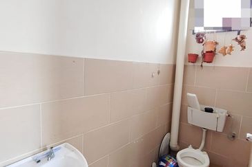 Saujana Damansara 2 Storey Terraced Landed House Corner Unit for Sale