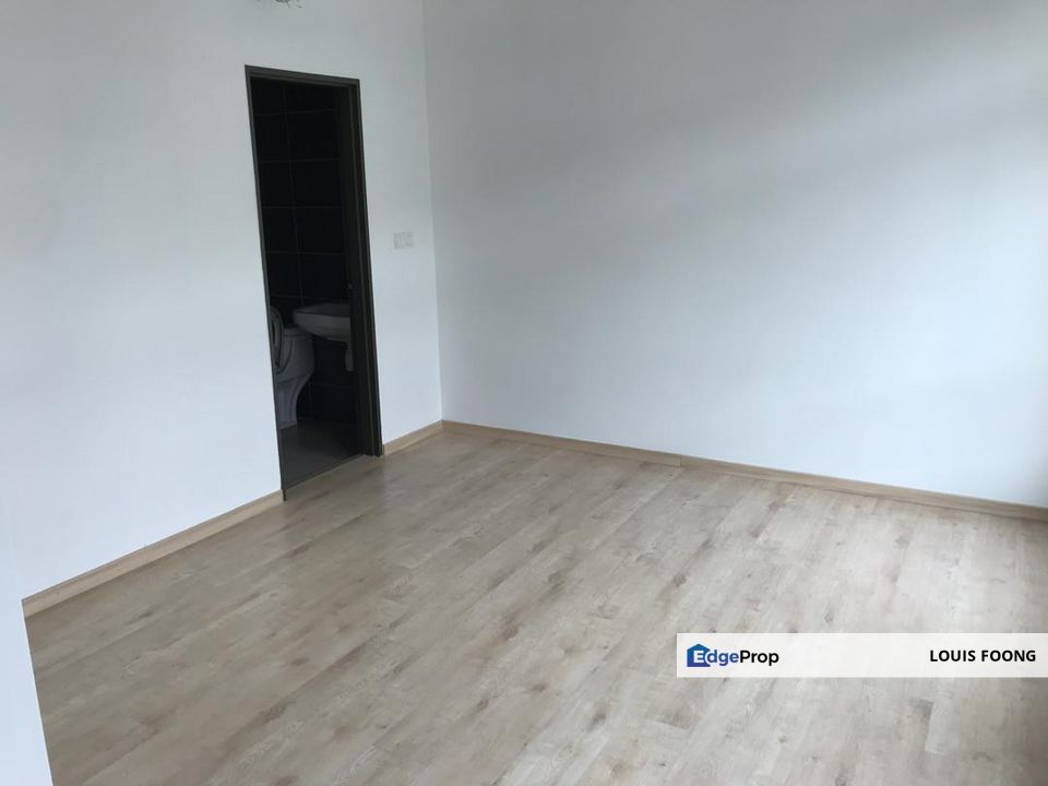 The Henge Kepong Lake Side High end Condominium Pool View Below Market for Sale, Kuala Lumpur, Kepong