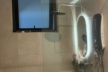 East Parc @ Menjalara