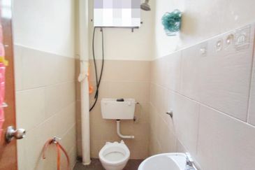 Saujana Damansara 2 Storey Terraced Landed House Corner Unit for Sale