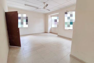 Saujana Damansara 2 Storey Terraced Landed House Corner Unit for Sale