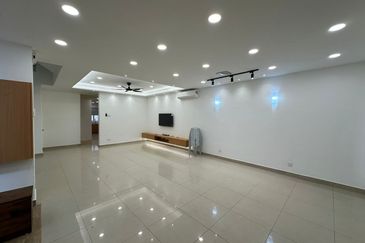 Laman Rimbunan Kepong Mawar 3 Storey Terraced Landed House Renovated Unit for Sale