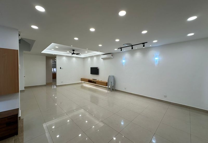 Laman Rimbunan Kepong Mawar 3 Storey Terraced Landed House Renovated Unit for Sale