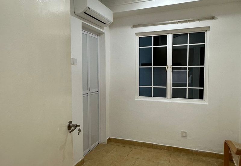 Laman Rimbunan Kepong Mawar 3 Storey Terraced Landed House Renovated Unit for Sale