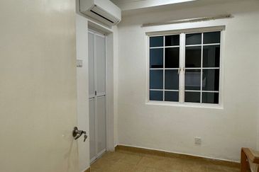 Laman Rimbunan Kepong Mawar 3 Storey Terraced Landed House Renovated Unit for Sale