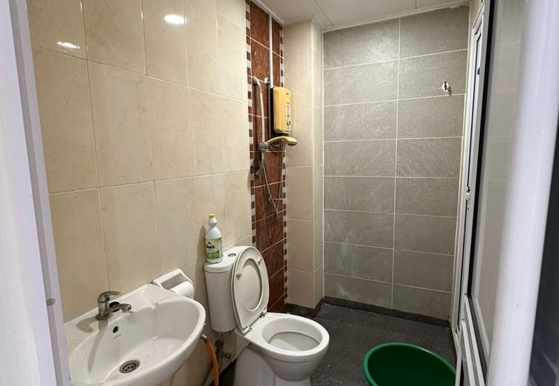 Laman Rimbunan Kepong Mawar 3 Storey Terraced Landed House Renovated Unit for Sale