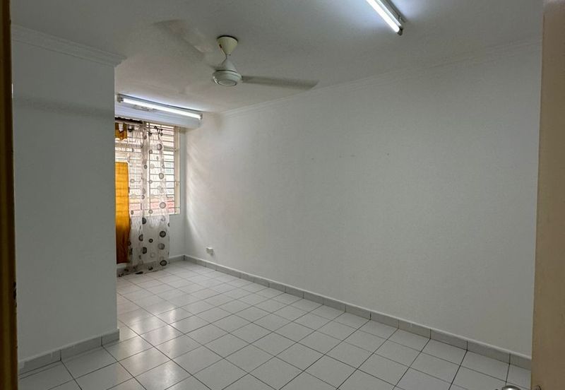 Laman Rimbunan Kepong Mawar 3 Storey Terraced Landed House Renovated Unit for Sale