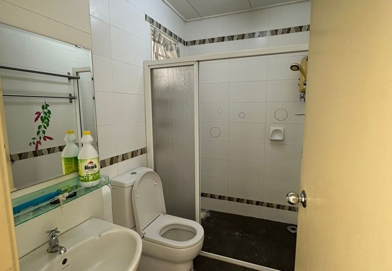 Laman Rimbunan Kepong Mawar 3 Storey Terraced Landed House Renovated Unit for Sale