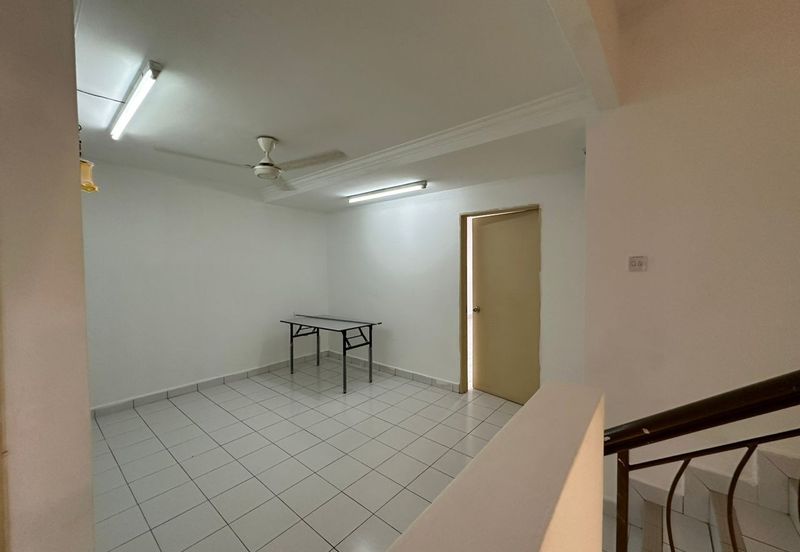 Laman Rimbunan Kepong Mawar 3 Storey Terraced Landed House Renovated Unit for Sale