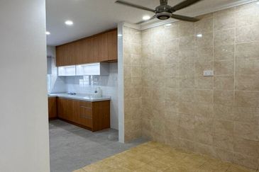 Laman Rimbunan Kepong Mawar 3 Storey Terraced Landed House Renovated Unit for Sale