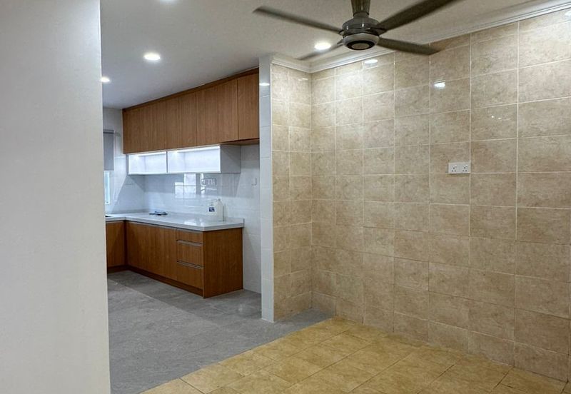 Laman Rimbunan Kepong Mawar 3 Storey Terraced Landed House Renovated Unit for Sale