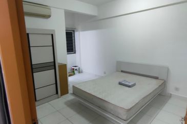 First Residence (Residensi Unggul)