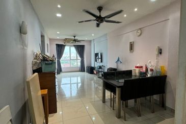 First Residence (Residensi Unggul)