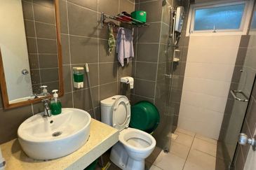 First Residence (Residensi Unggul)