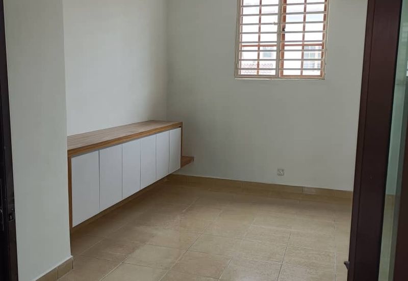 Laman Rimbunan Kepong 3 Storey Terraced House for Sale