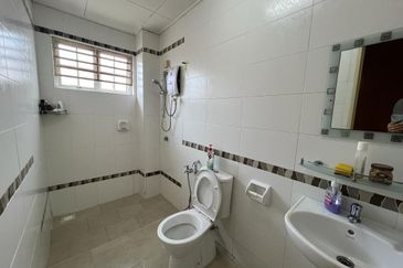 Laman Rimbunan Kepong 2.5 Storey Terraced House for Sale