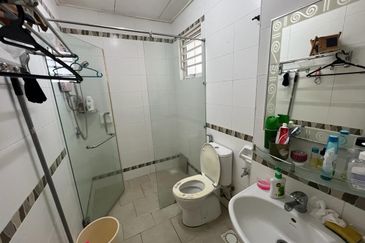 Laman Rimbunan Kepong 2.5 Storey Terraced House for Sale