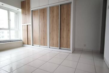 First Residence (Residensi Unggul)