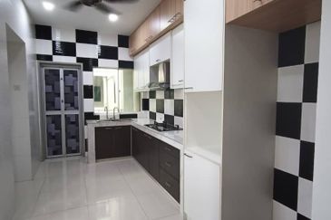 First Residence (Residensi Unggul)