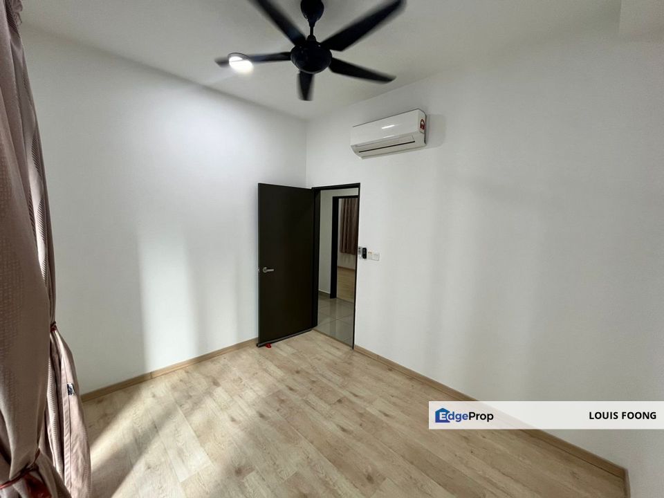 The Henge Kepong Lake Side High end Condominium Below Market for Sale, Kuala Lumpur, Kepong