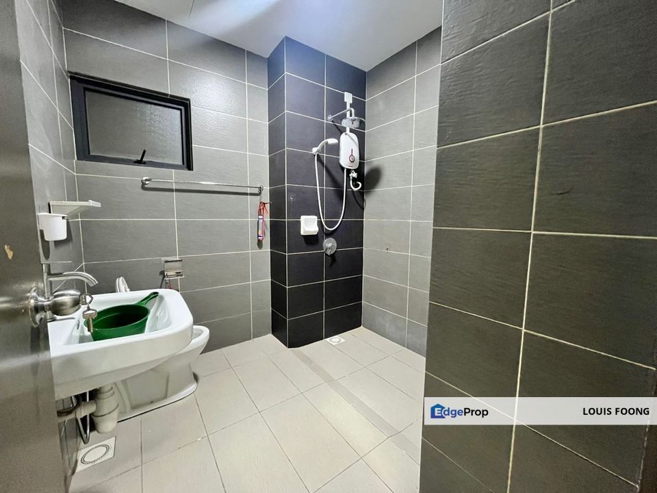 The Henge Kepong Lake Side High end Condominium Below Market for Sale, Kuala Lumpur, Kepong